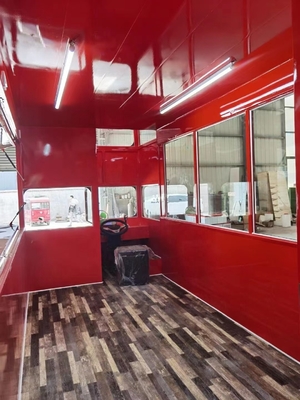 Camioneta móvil de helados de plata Sandwich Trailer de comida con sombrilla Materia prima agua