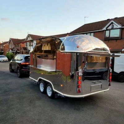 35KM-75KM/H Food Truck Trailer de catering con fácil operación y cocina totalmente equipada