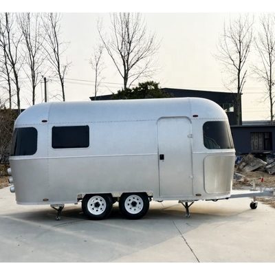 Revolucione sus servicios de catering con Airstream Beach Food Truck y Full Kitchen