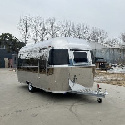 Revolucione sus servicios de catering con Airstream Beach Food Truck y Full Kitchen