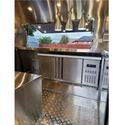 Revolucione sus servicios de catering con Airstream Beach Food Truck y Full Kitchen