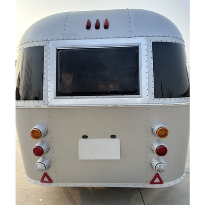 Revolucione sus servicios de catering con Airstream Beach Food Truck y Full Kitchen