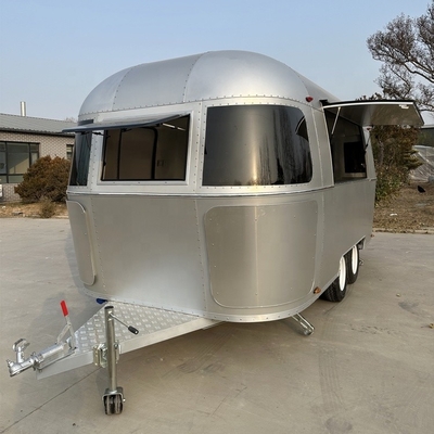 Revolucione sus servicios de catering con Airstream Beach Food Truck y Full Kitchen