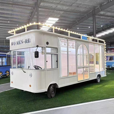Trailers eléctricos móviles de ropa para hombres, mujeres y niños en bebidas