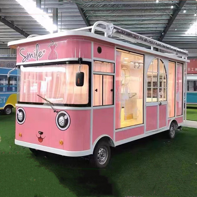 Trailers eléctricos móviles de ropa para hombres, mujeres y niños en bebidas