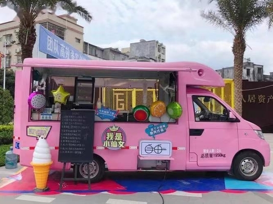 Carrito de café de quiosco de comida callejera con cocina completa y máquina congeladora de enfriador