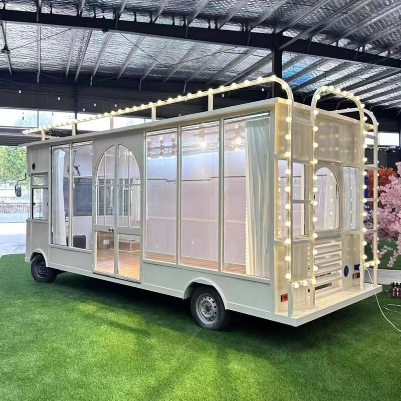 Trailers eléctricos móviles de ropa para hombres, mujeres y niños en bebidas